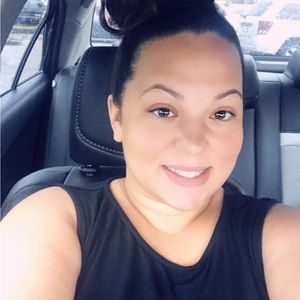 Meet your Posher, Lura